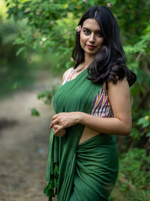 Embrace the Elegance of our Premium Green Handloom Cotton Saree