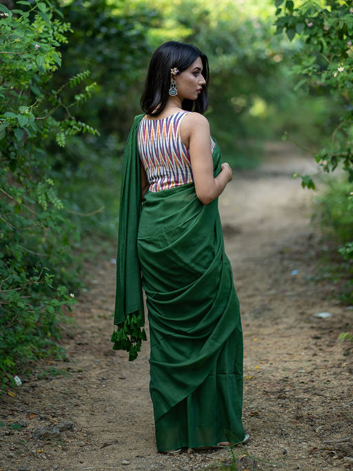 Embrace the Elegance of our Premium Green Handloom Cotton Saree