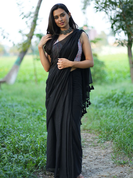 Embrace the Elegance of our Premium Green Handloom Cotton Saree