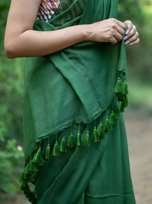 Embrace the Elegance of our Premium Green Handloom Cotton Saree