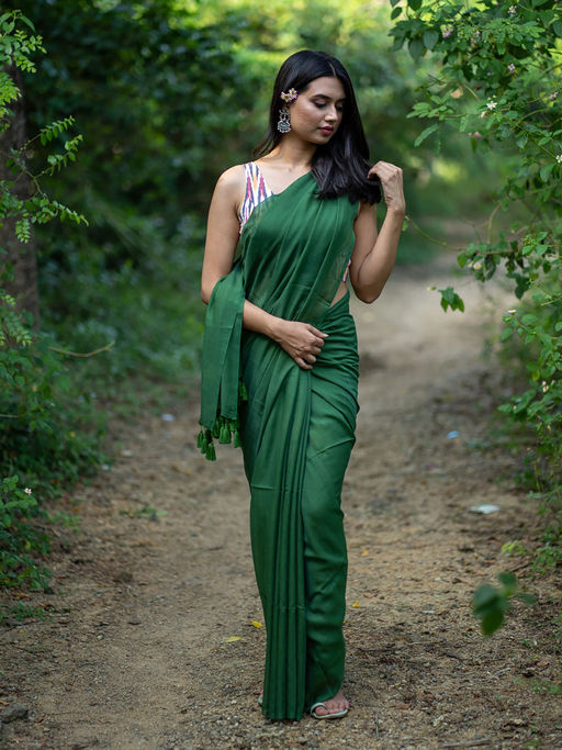 Embrace the Elegance of our Premium Green Handloom Cotton Saree